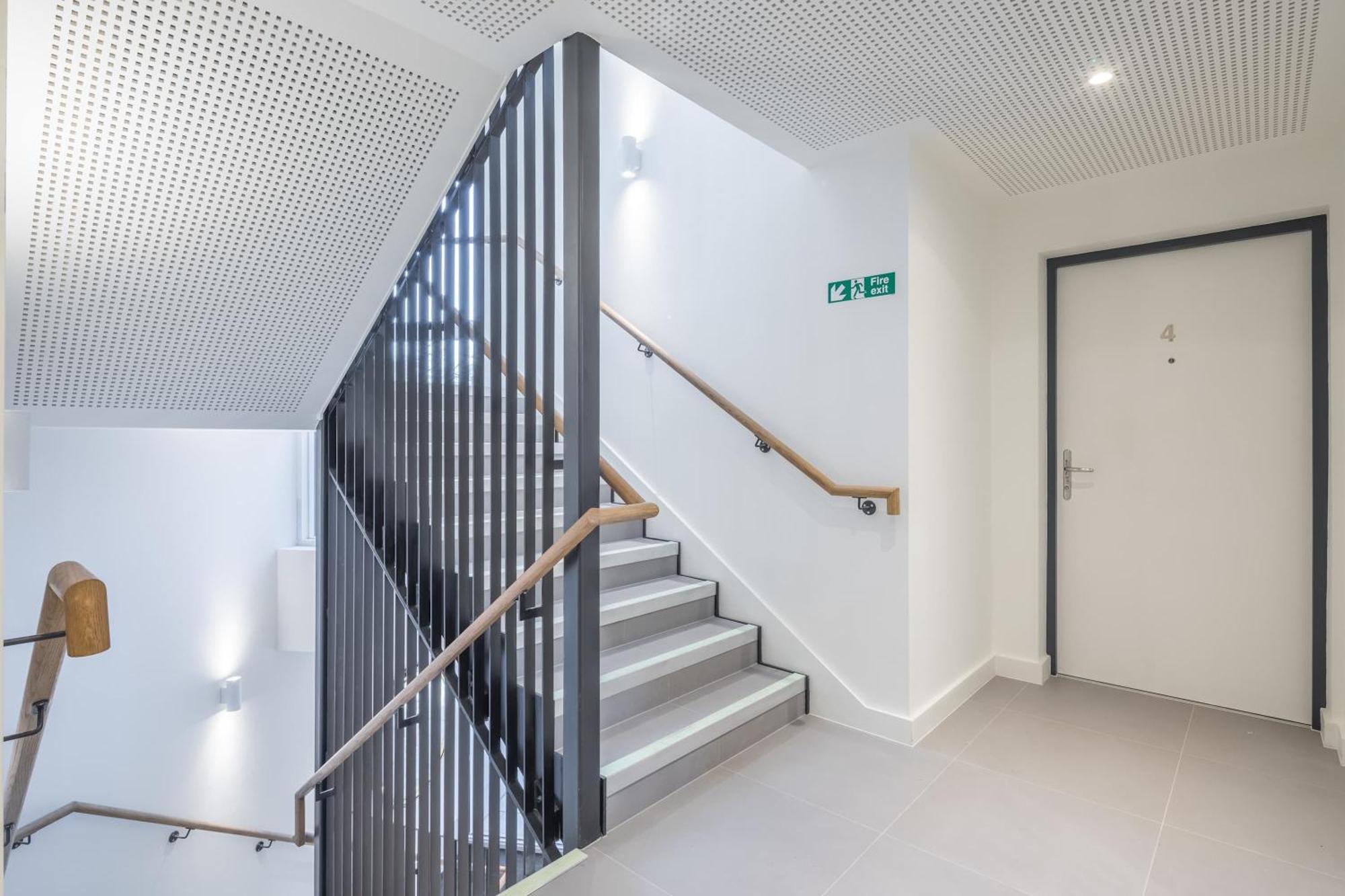 Superb With Parking Apartment *